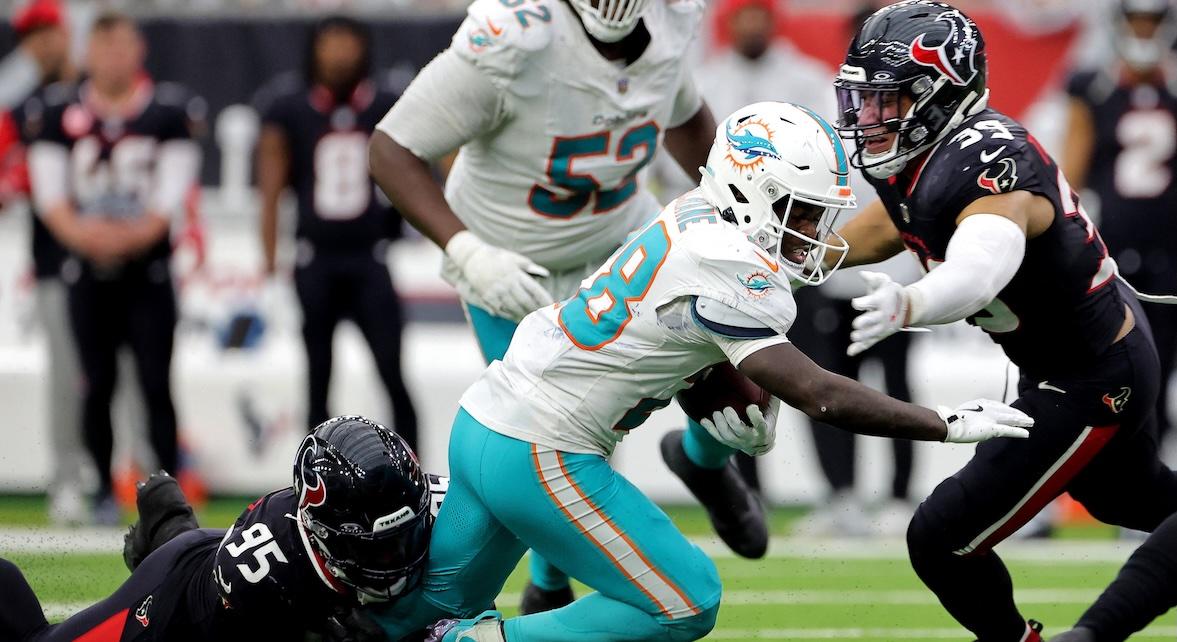 What Does Smelling Salts Do for NFL Players? Ban Explained