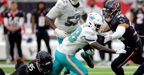 What Does Smelling Salts Do for NFL Players? Ban Explained