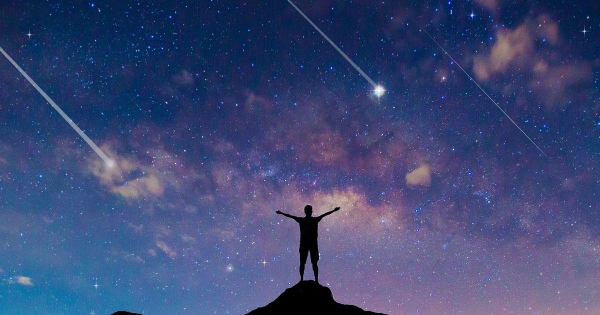 Man standing on a clifftop enjoying shooting stars in the sky (Representative Cover Image Source: Getty Images | Mohwet0833665342)