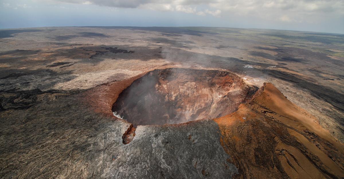 Mauna Loa Eruption 2022 Creates Serious Ashfall On Hawaiis Big Island