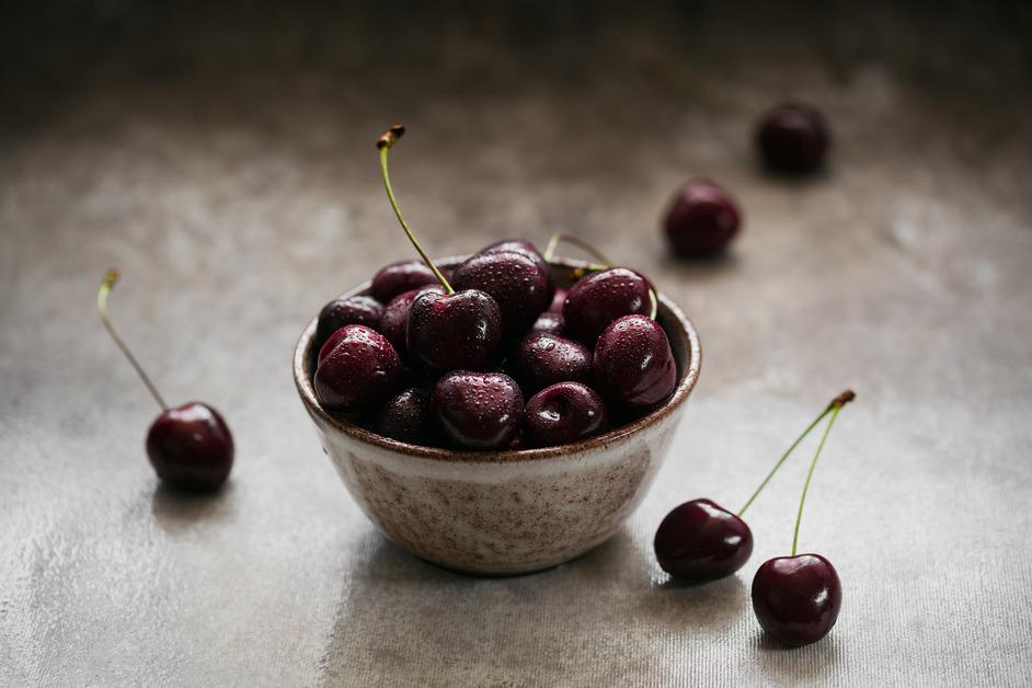 Cherries in bowl