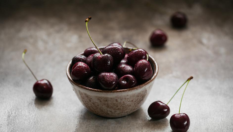 A List of the Best (and Worst) Snacks to Eat Before Bed