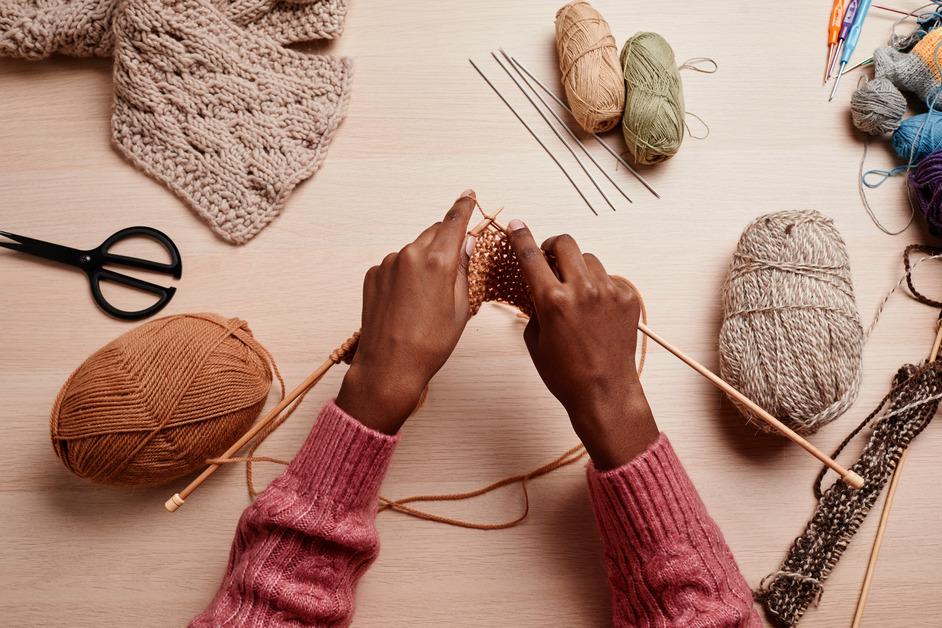 Knitting with yarn