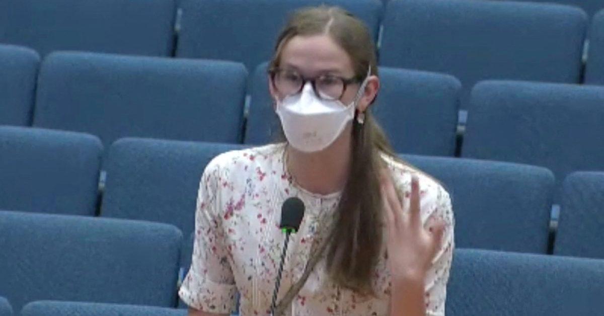 Violet Affleck wearing an N95 mask in front of word leaders at the UN Headquarters in September 2025.