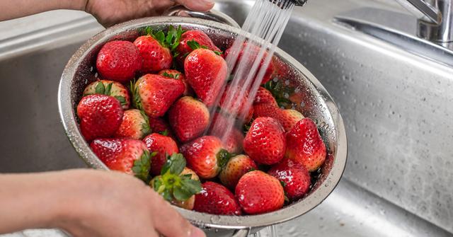 How to Wash Strawberries Properly