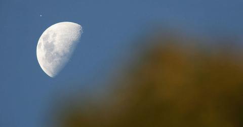 Jupiter close to Earth