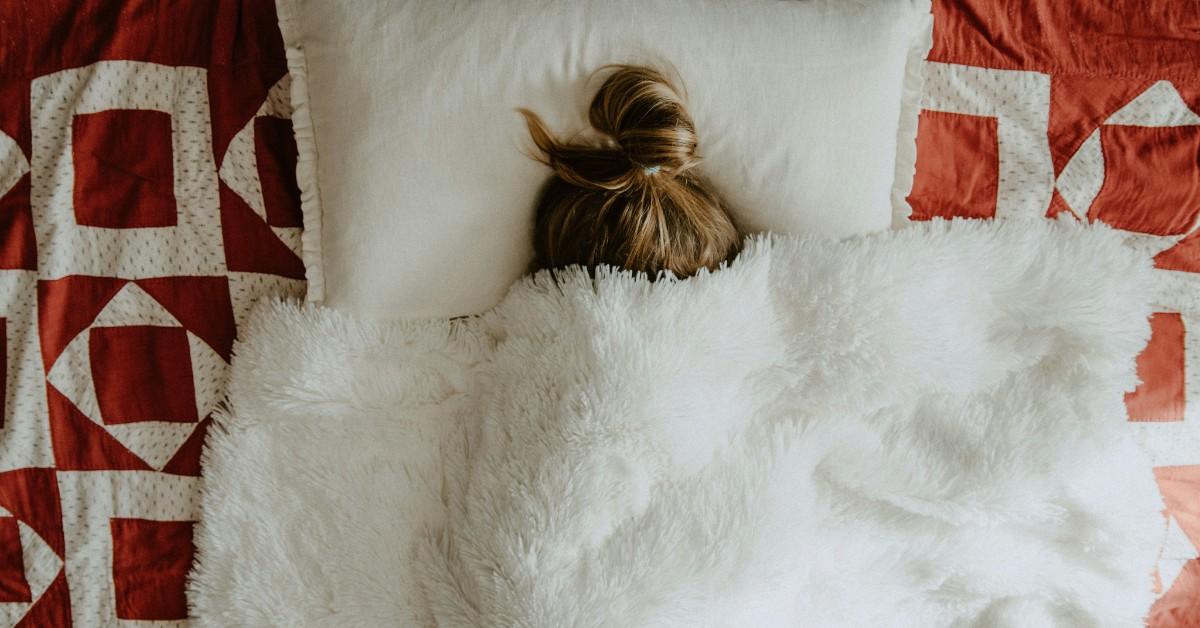 A woman hides under the coverse