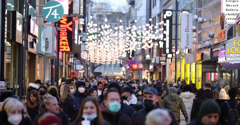 on which date did global population reach 8 billion