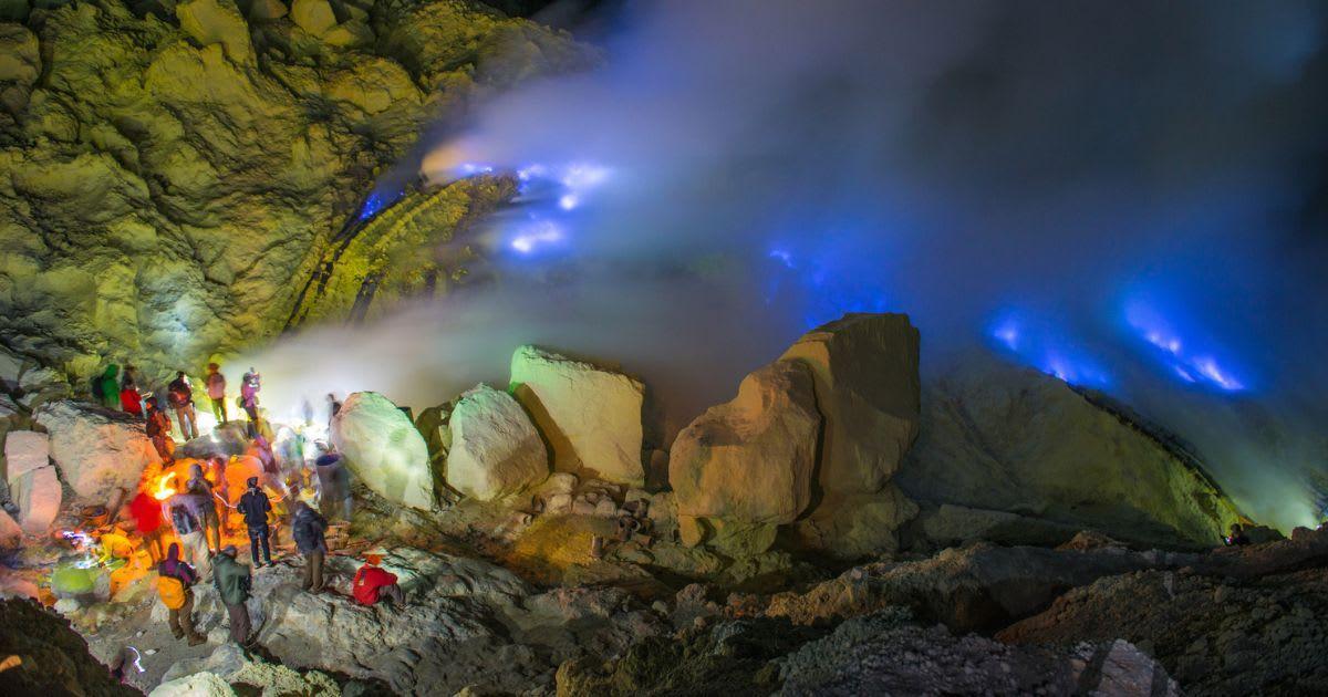Visitors looking at the stunning blue lava at Kawah Ijen. (Representative Cover Image Source: Getty Images | Superjoseph)