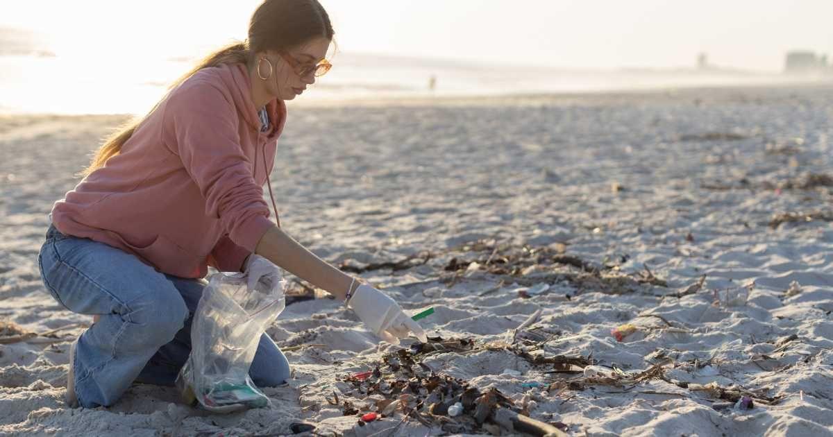A young researcher wearing gloves is collecting plastic debris on the beach. (Representative Cover Image Source: Getty Images | Alistair Berg)