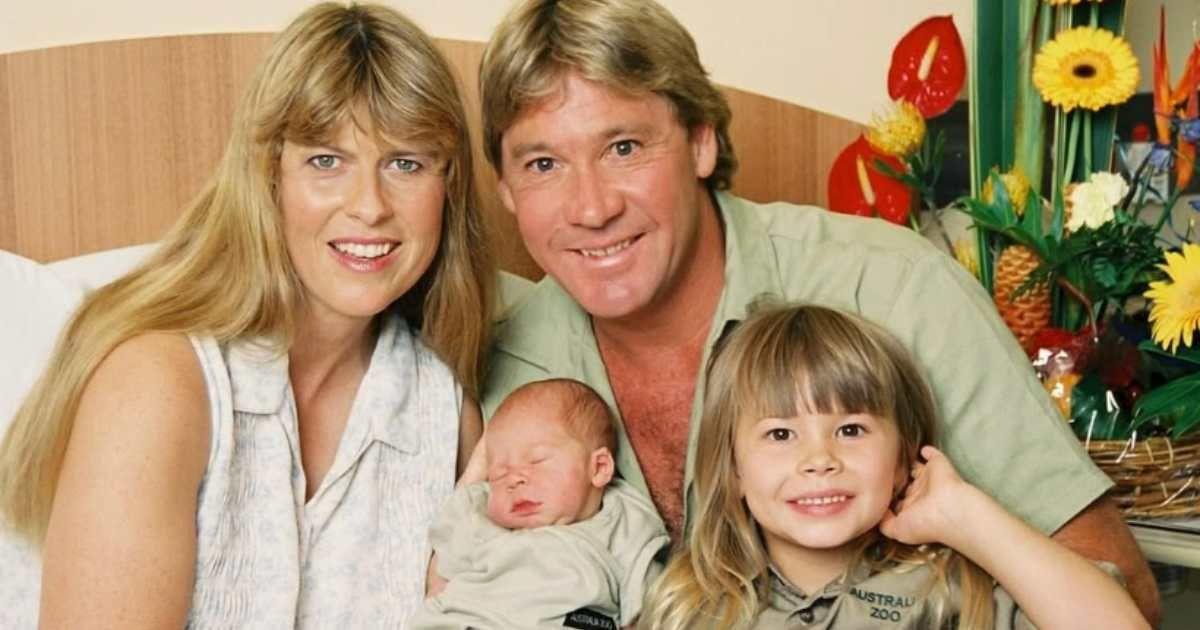 Legendary crocodile hunter Steve Irwin with his wife and two kids. (Cover Image Source: Instagram | @terriirwincrikey)