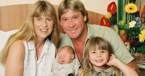 Legendary crocodile hunter Steve Irwin with his wife and two kids. (Cover Image Source: Instagram | @terriirwincrikey)
