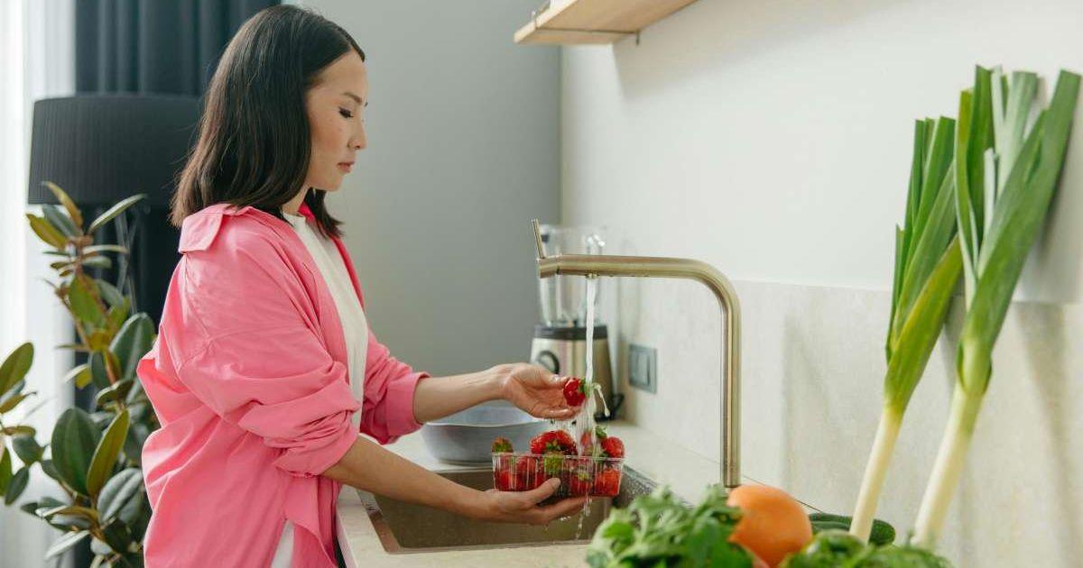 Woman washing fresh produce under tap water (Representative Cover Image Source: Pexels | Yaroslav Shuraev)