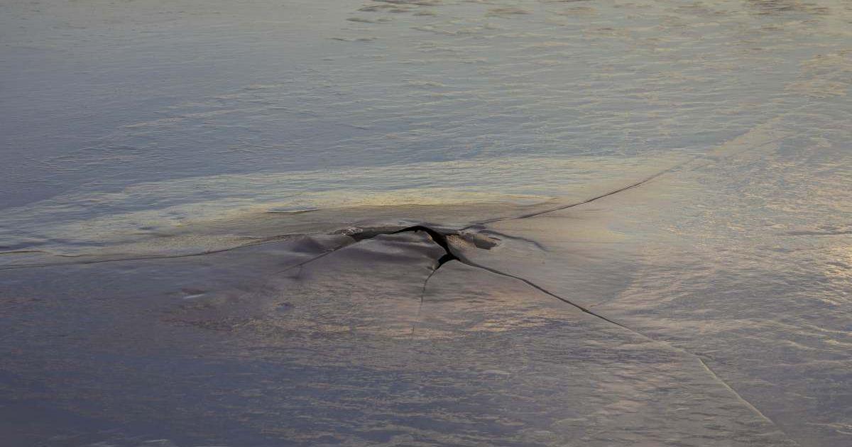 An ice sheet in Antarctica with a crack in the middle. (Representative Cover Image Source: Pexels | Surdu Horia)