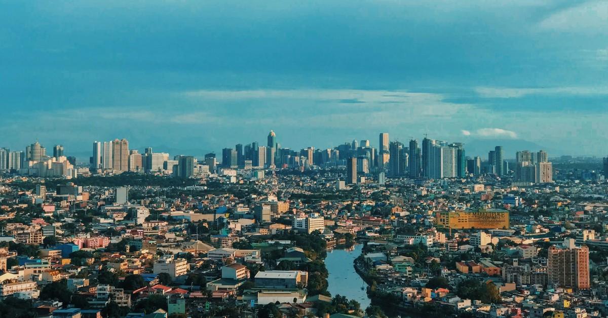 An arial view of Manila, Philippines during a hazy day