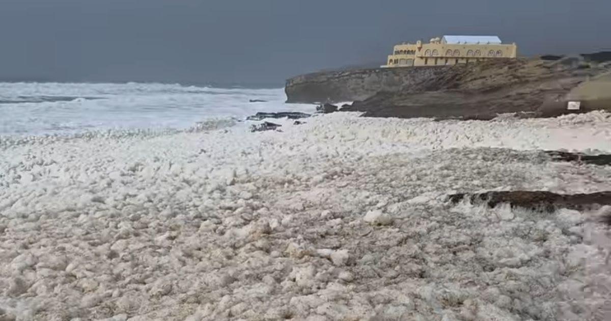 Blanket of sea foam in Cascais (Cover Image Source: Instagram | @lisboalive)