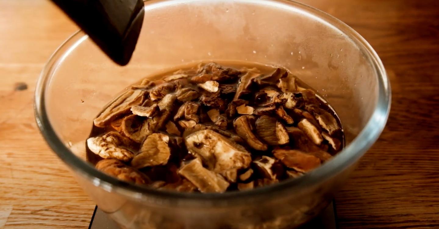 Vegetarian Oyster Sauce: Try These Plant-Based Recipes and Products