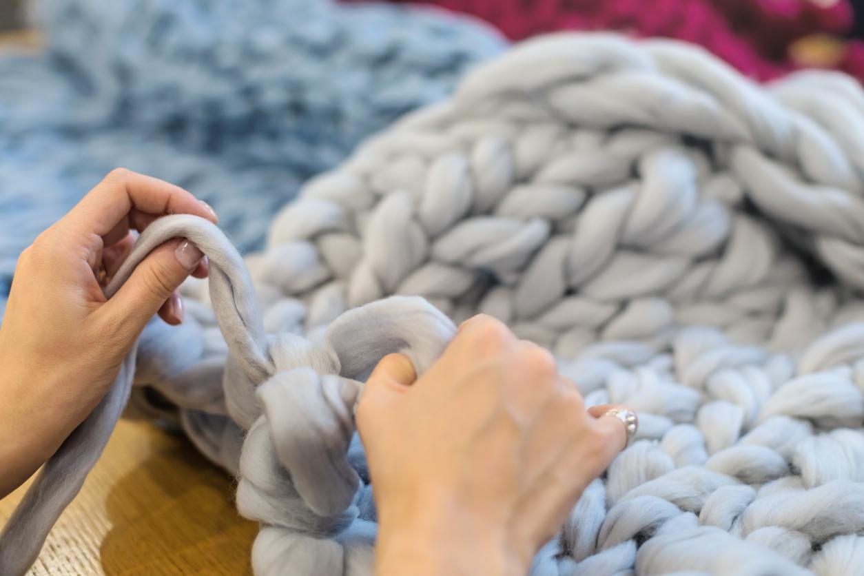 How to Make a Chunky Knit Blanket by Hand: How to Start