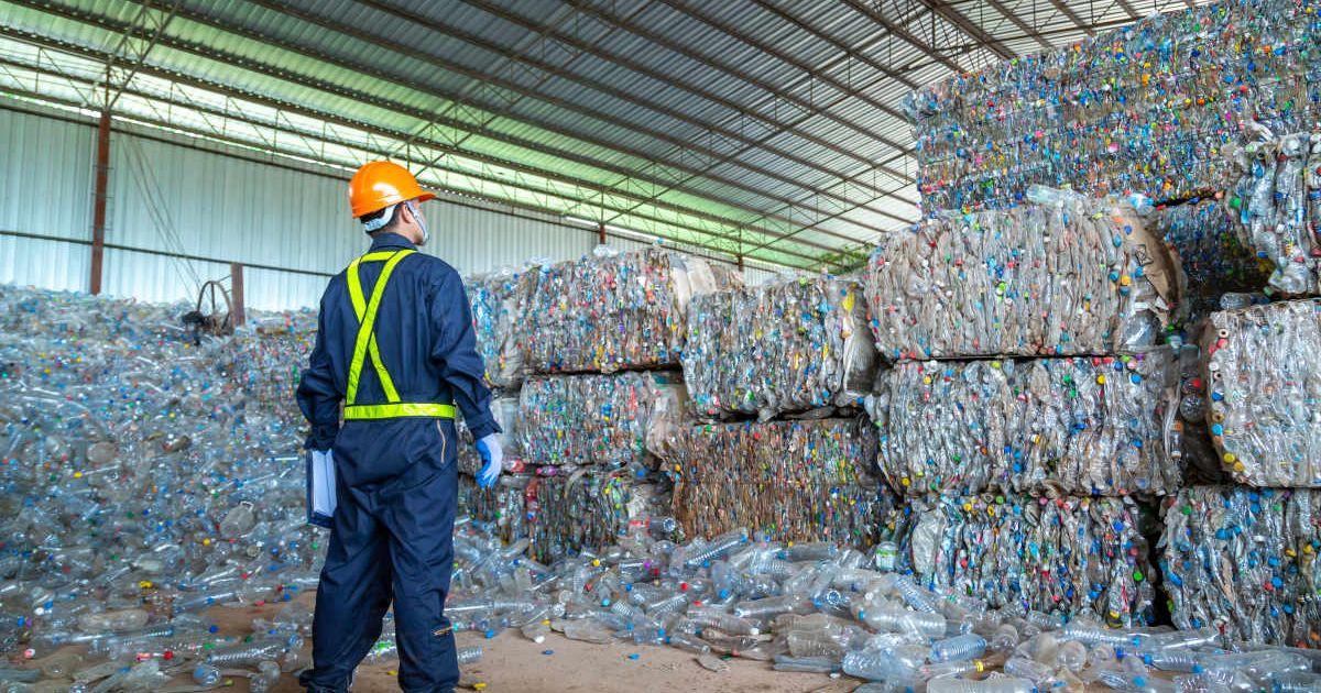 A worker is inspecting a waste management facility. (Representative Cover Image Source: Getty Images | Pramote Polyamate)
