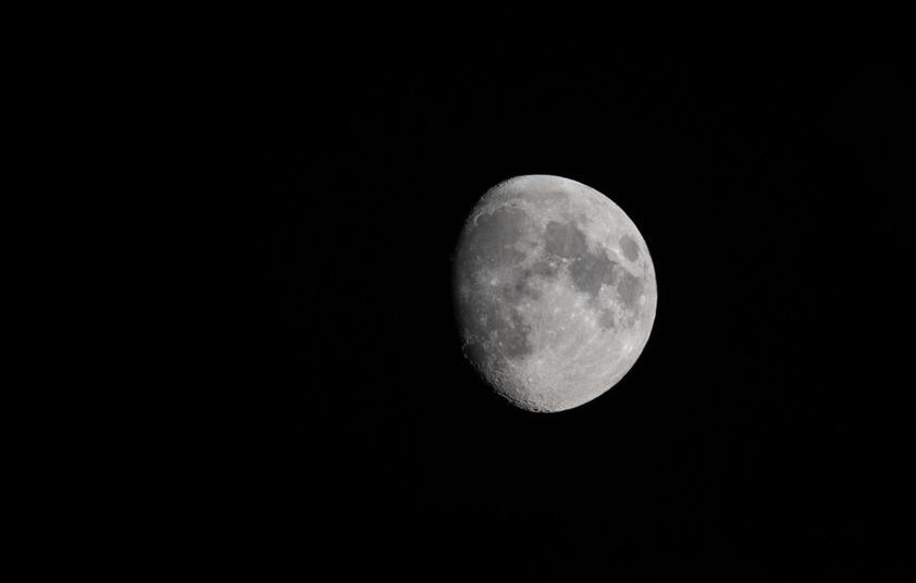 Tonight’s Moon’s Spiritual Meaning: Looking at the 8 Lunar Phases
