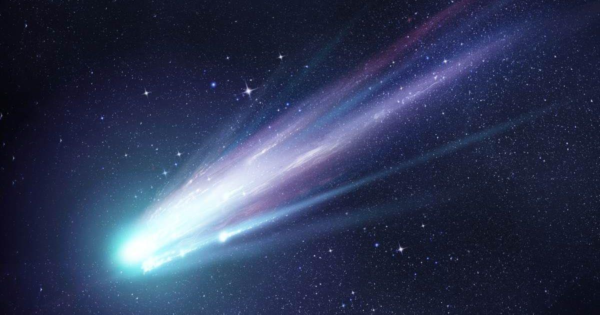 Bright glowing comet hurtling in space. (Representative Image Source: Getty Images | SolarSeven)