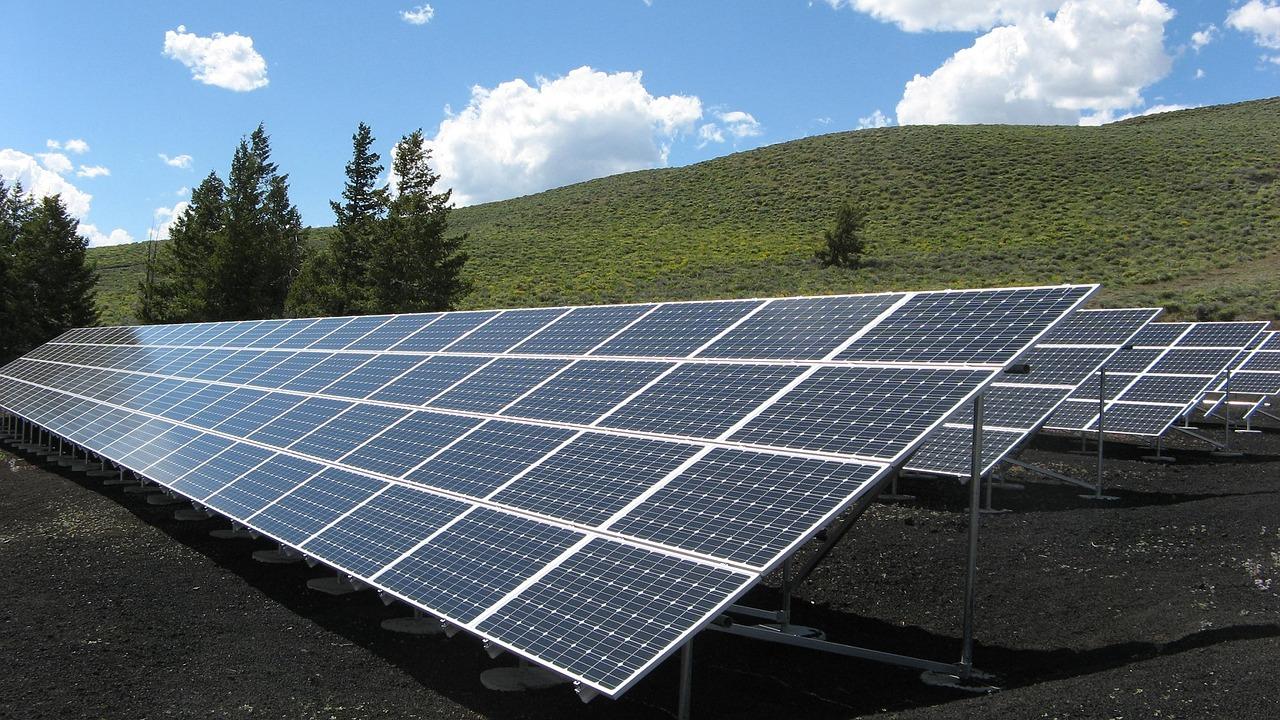 solar panel array _()