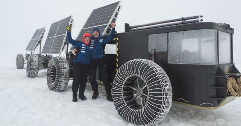 edwinandliesbethwithsolarvoyager