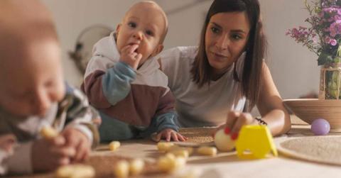 Mom feeding peanuts to babies (Representative Cover Image Source: Getty Images | Lajst)