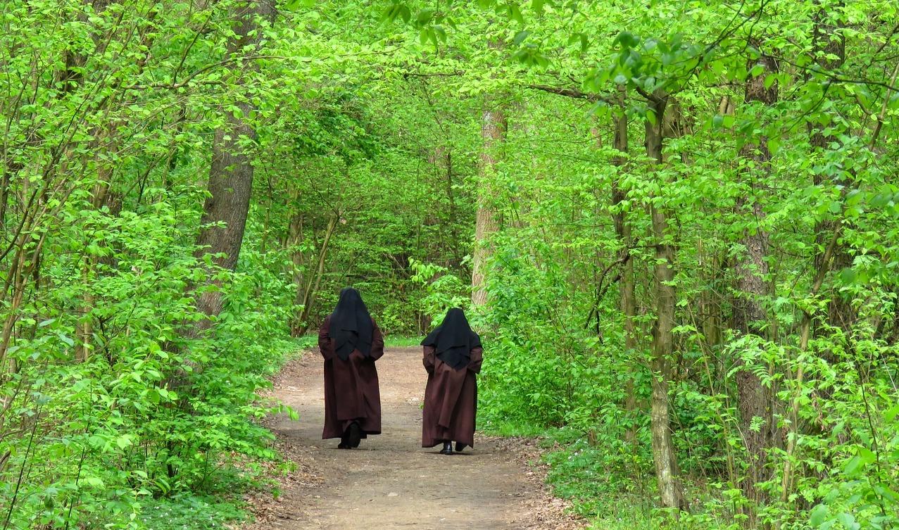 nuns _