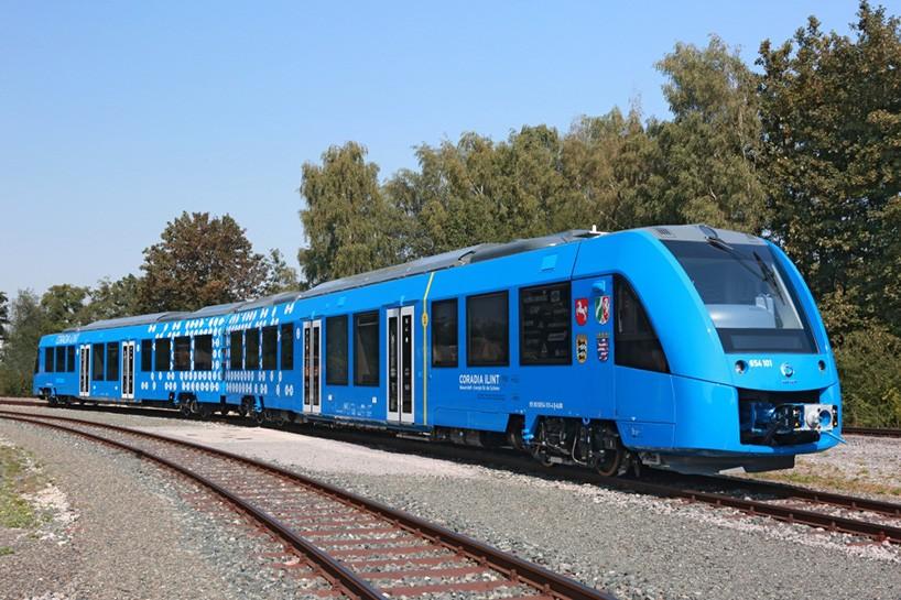 atstom coradia ilint hydrogen train designboom      x