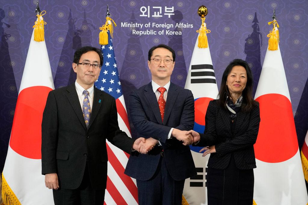 Kim Gunn (C), special representative for Korean Peninsula Peace and Security, Namazu Hiroyuki, Japan's director-general and assistant minister of the Asian Oceanian Affairs Bureau, and Jung Pak (R), US senior official for North Korea, pose before their trilateral meeting at the Foreign Ministry in Seoul in January 2024.