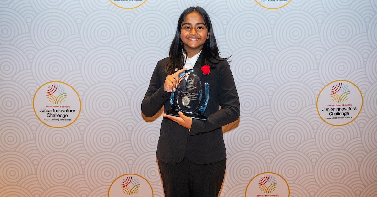 Shanya Gill with her JIC award