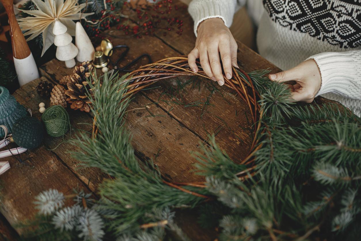 How to Make a Christmas Wreath - Gardening