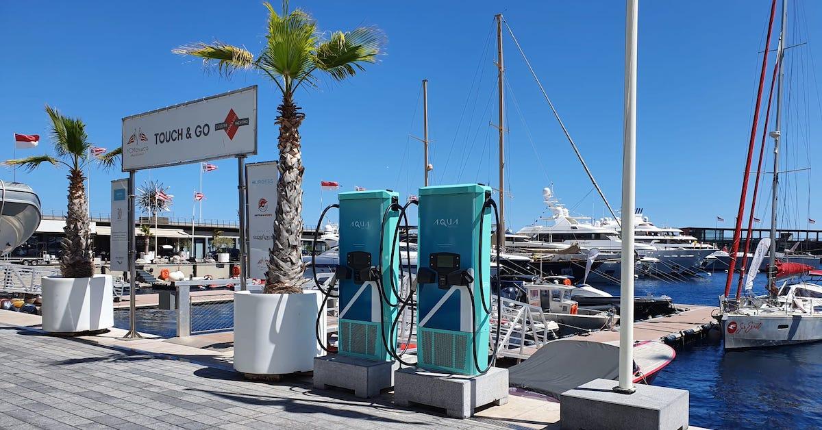 Twin Aqua superPower rapid chargers