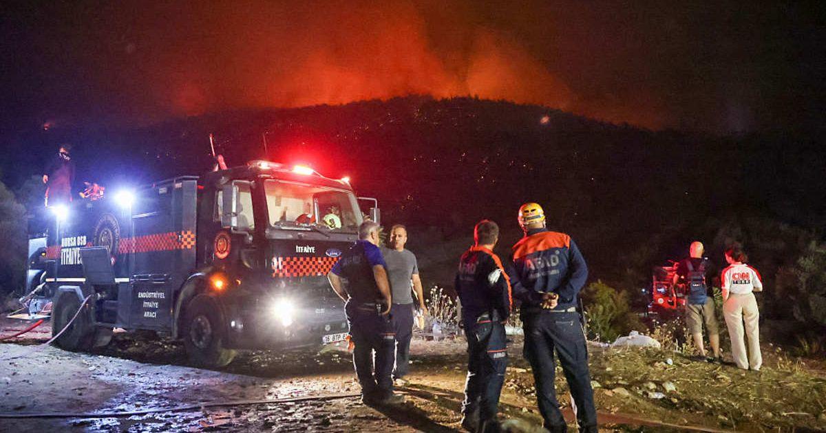 Firefighters at the wildfire site. (Representative Cover Image Source: Getty Images | Sercan Ozkurnazli)