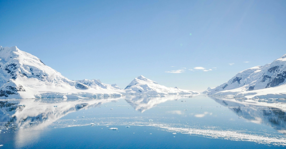 Side view of a glacier