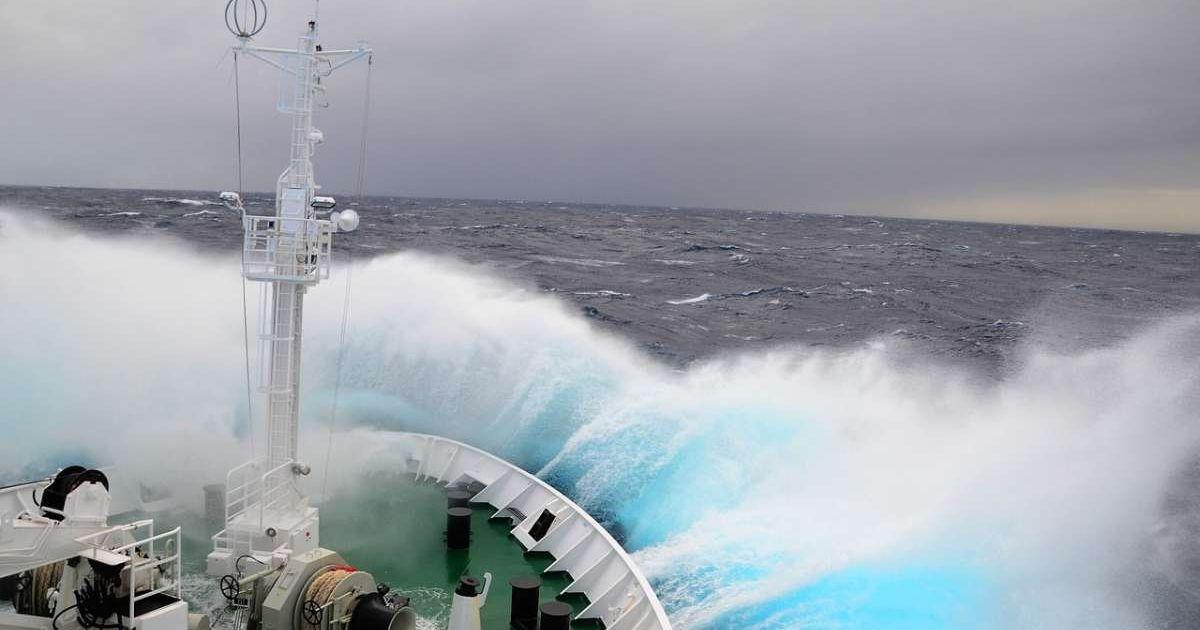 Ship sailing through rough sea waves (Representative Cover Image Source: Pixabay | Michelle2214)