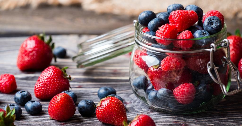 How to Store Berries in Mason Jars and Glass Containers