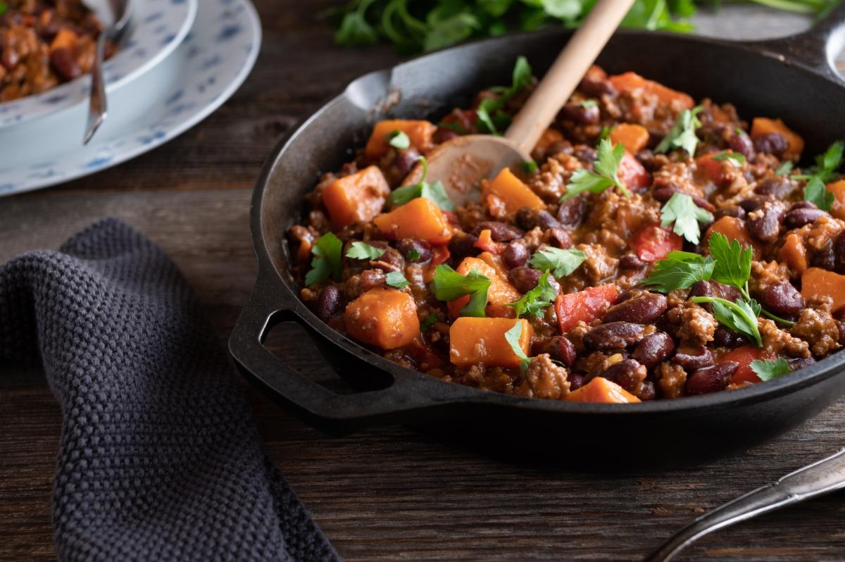 Skillet meal containing ground beef and vegetables