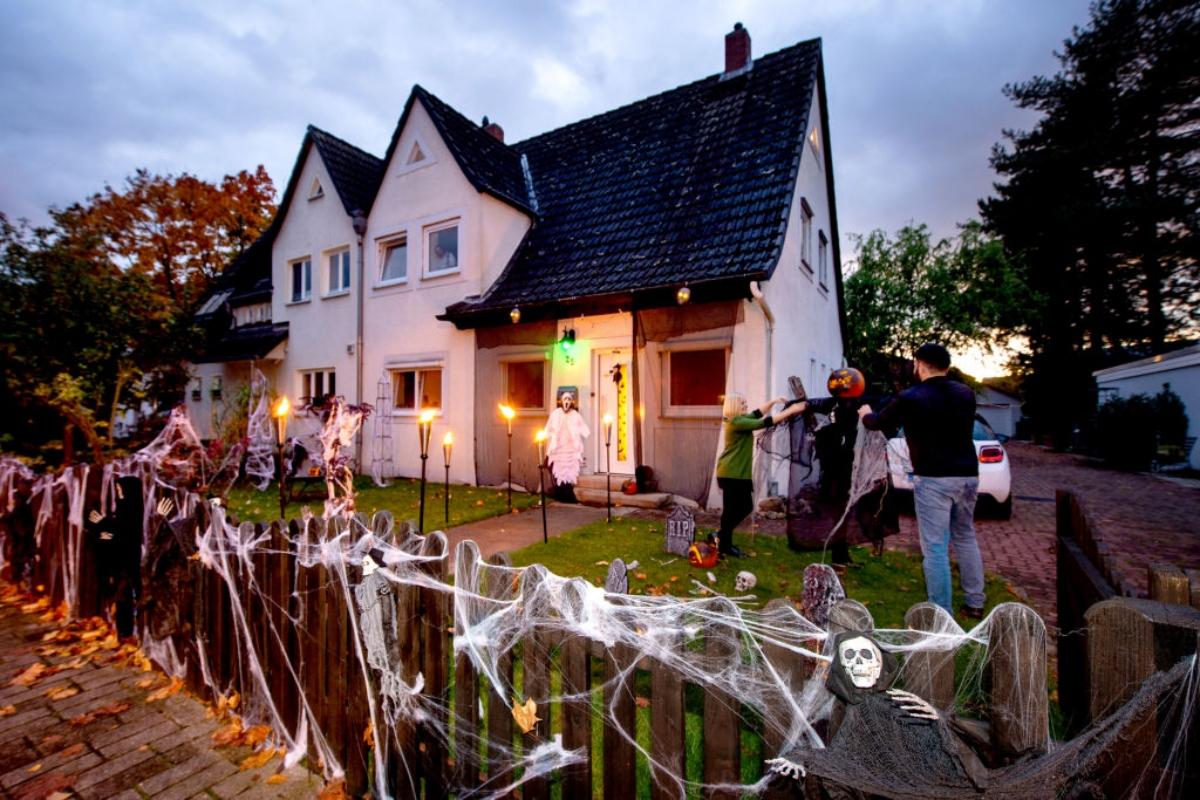 Halloween webbing store