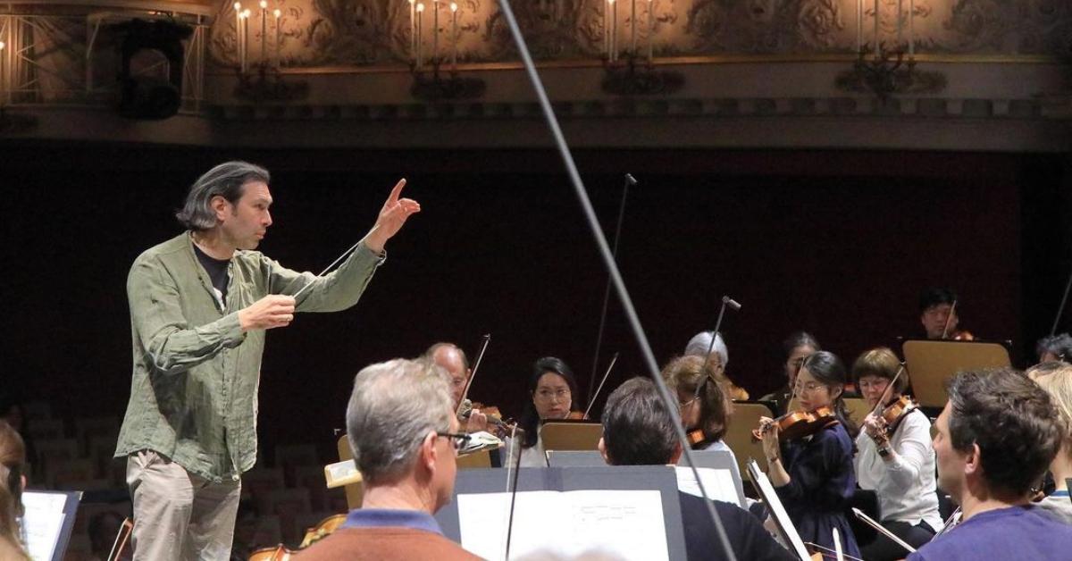 Conductor Vladimir Jurowski leading the Bavarian State Orchestra.