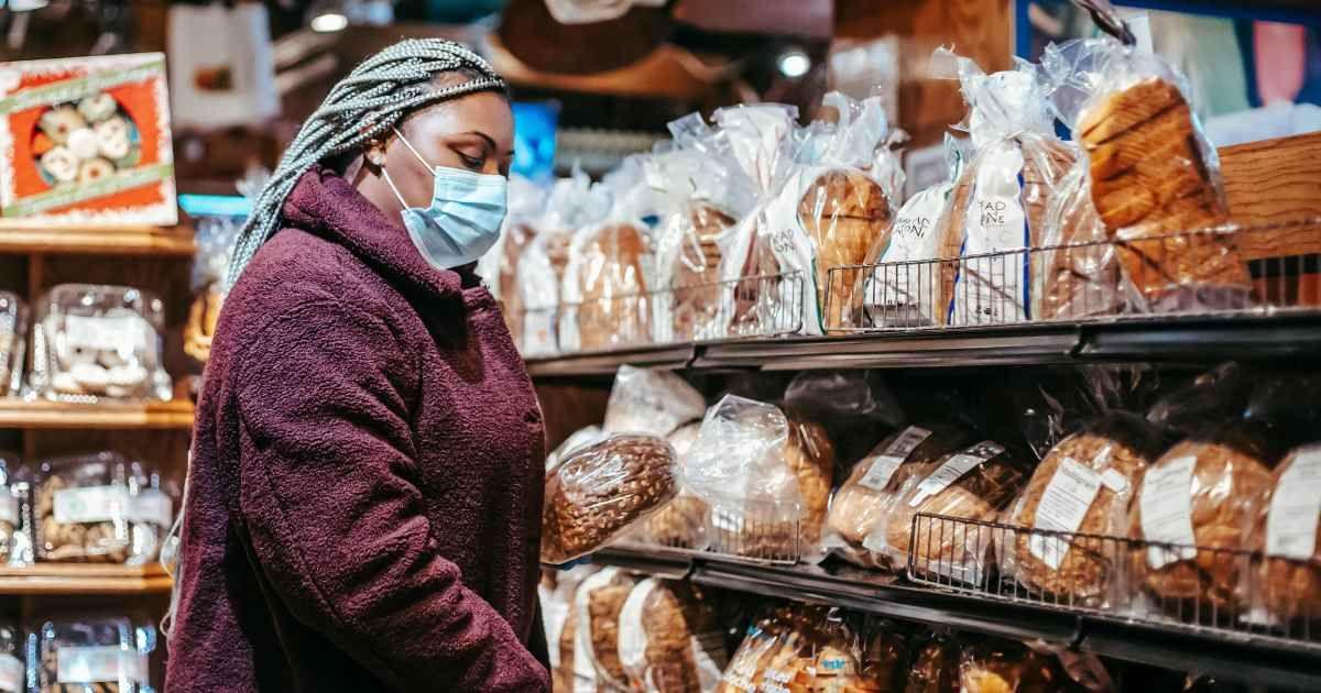 A woman shopping for a loaf of bread in a supermarket. (Representative Cover Image Source: Pexels | Laura James)
