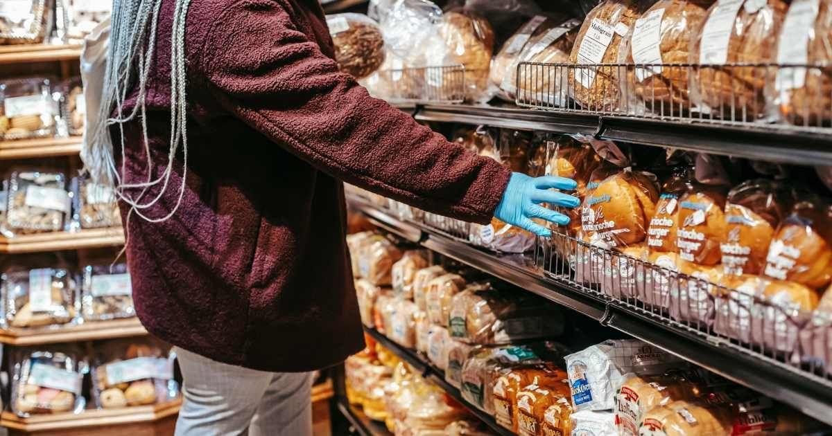 A woman is shopping for a loaf of bread in a supermarket. (Representative Cover Image Source: Pexels | Laura James)