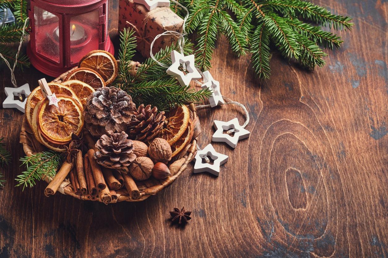 Simple Homemade Christmas Potpourri