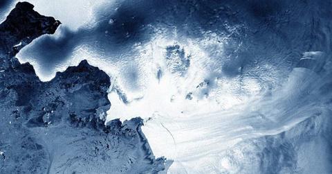Pine Island cracked (Cover Image Source: Wikimedia Commons | ESA)