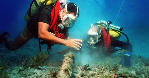 Researchers dive into the ocean to explore a strange phenomenon on the ocean floor. (Representative Cover Image Source: Pixabay | Defence Imagery)