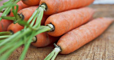 what to do with carrot tops