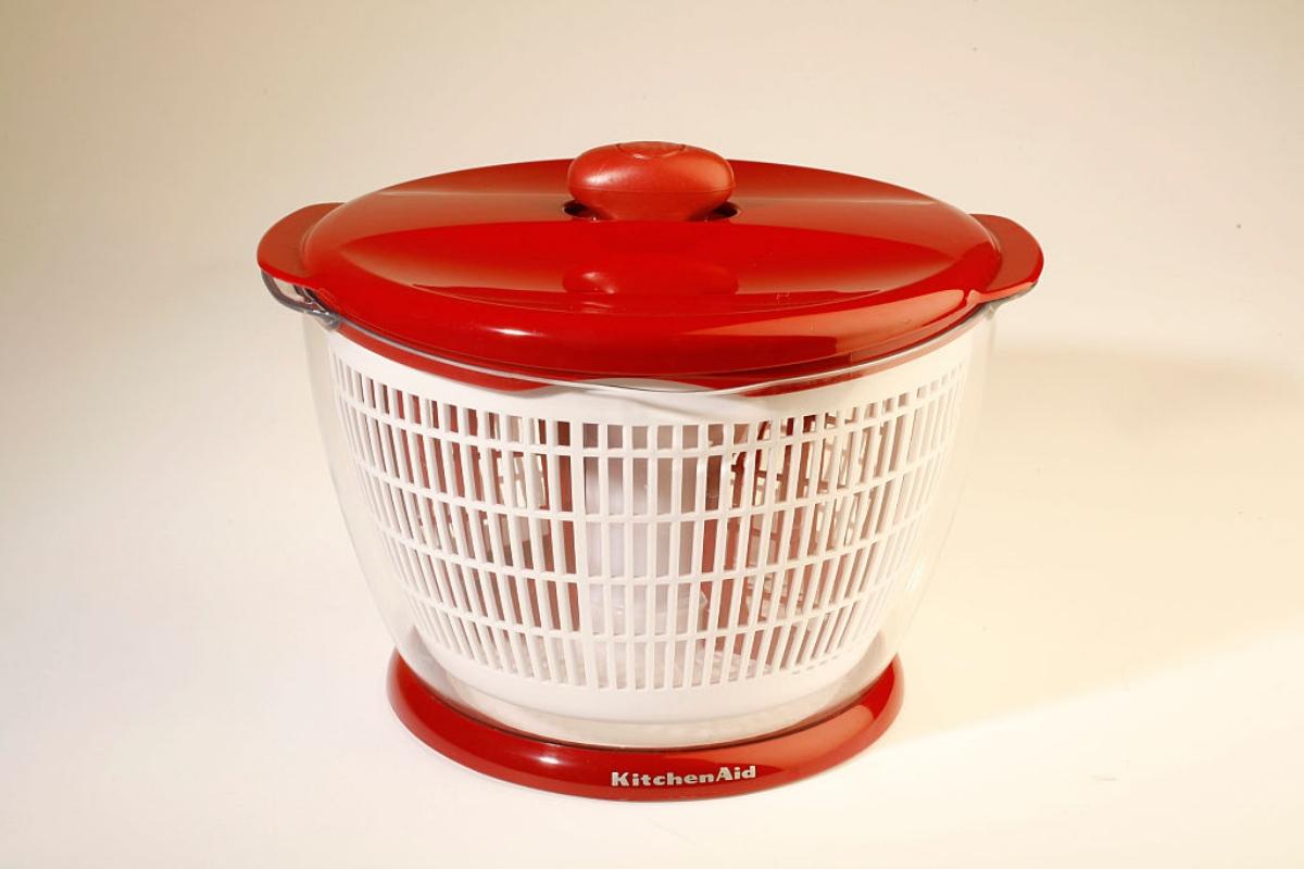 red and white salad spinner