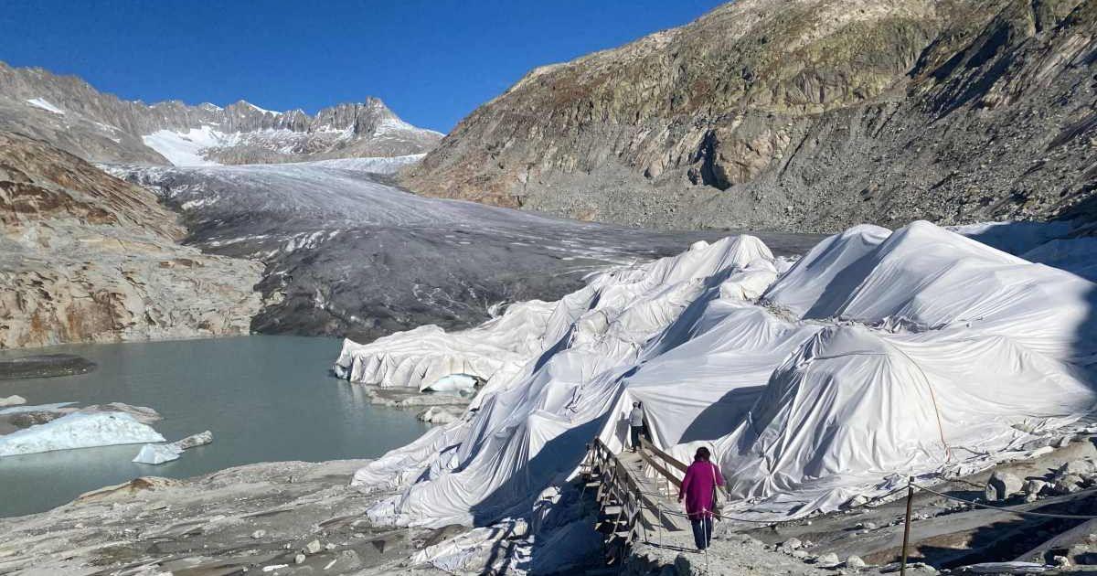 Rhône glacier in Switzerland (Cover Image Source: Emmanuel Salim | University of Lausanne)