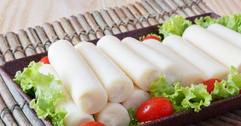 Hearts of palm with cherry tomatoes and lettuce on a rectangular plate